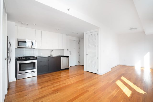 Now That’s What You Call A Dream Apartment! Fulfil Your Requirements, At Vernon Towers!
.
Schedule for a visit, link in bio 👆🏻
.
.
#vernon #complex #apartmentliving #apartmentdecor #luxurylifestyle #luxuryhomes #kitchen #livingroom #astoria